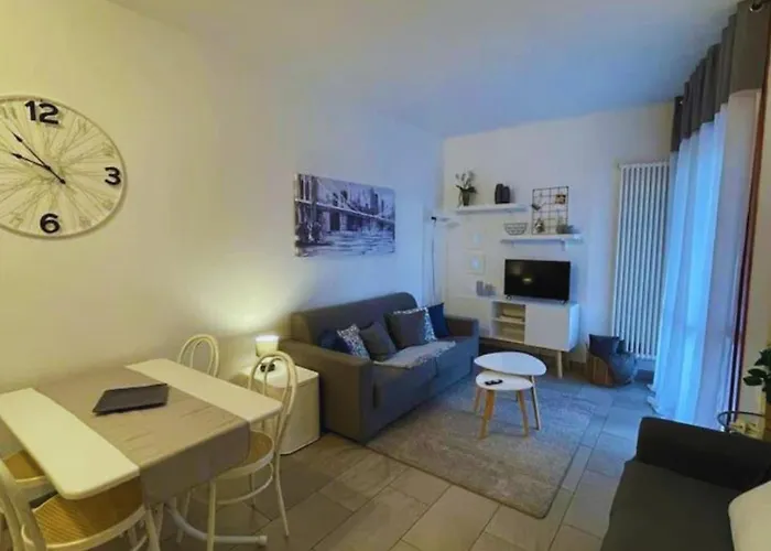 Wh-sem-bilocale Con Giardino In Zona Residenziale - Posto Auto Privato - Wifi *