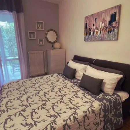 Wh-sem-bilocale Con Giardino In Zona Residenziale - Posto Auto Privato - Wifi *