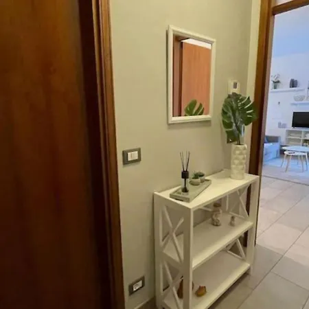 Wh-sem-bilocale Con Giardino In Zona Residenziale - Posto Auto Privato - Wifi Апартаменты *