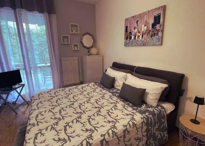 Wh-sem-bilocale Con Giardino In Zona Residenziale - Posto Auto Privato - Wifi *