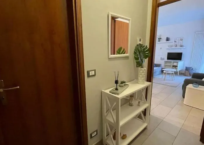 Wh-sem-bilocale Con Giardino In Zona Residenziale - Posto Auto Privato - Wifi Апартаменты *